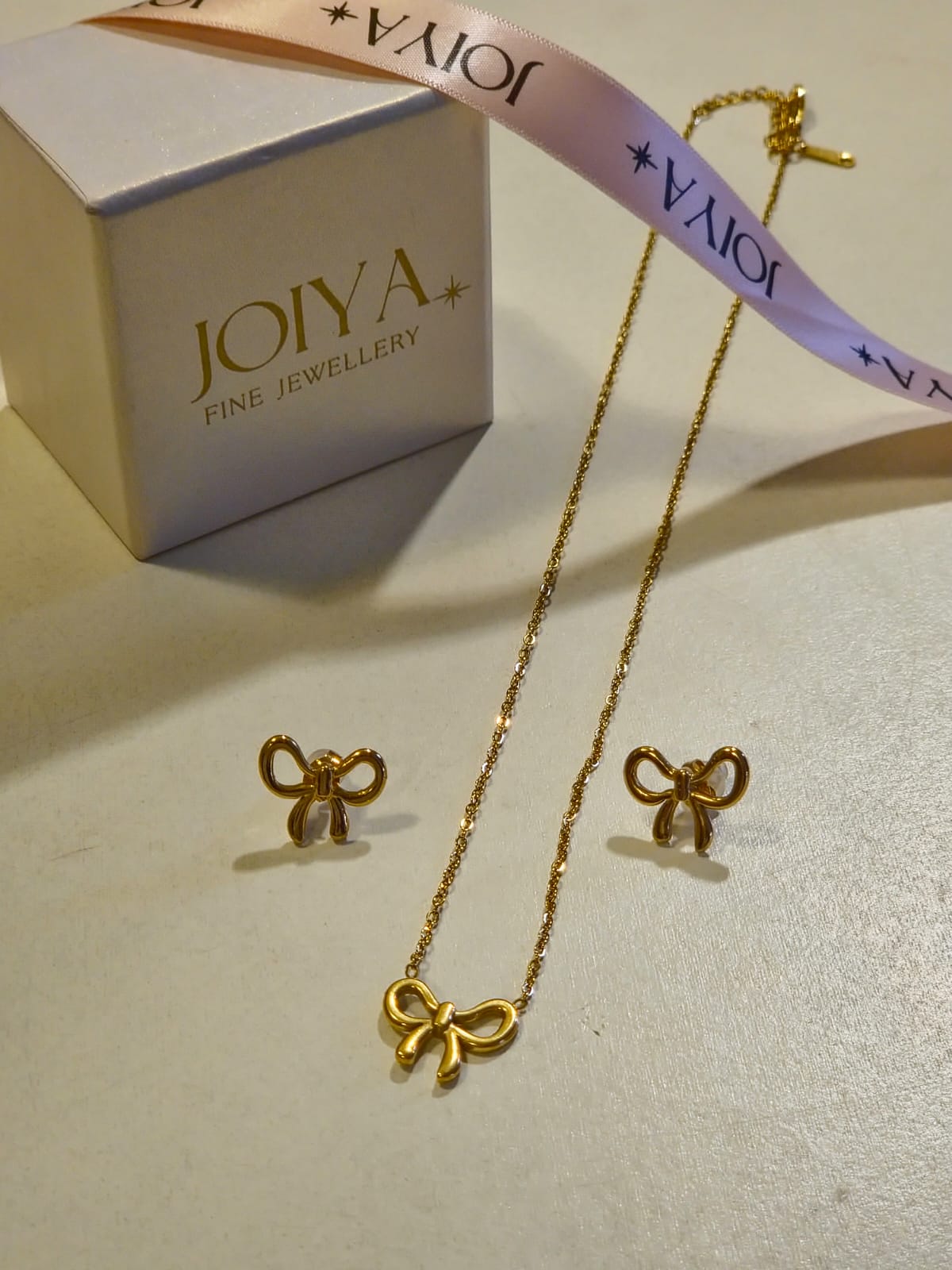 Golden Bow Charm Set